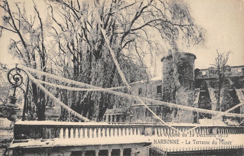 Carte postale ancienne Narbonne - Le Cyclone De 1920 - La Terrasse Du Musee à Narbonne