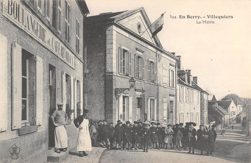 Carte postale ancienne En Berry - Villequiers - La Mairie à Villequiers