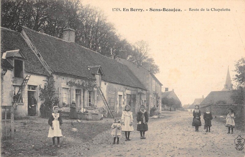 Carte postale ancienne En Berry - Sens Beaujeu - Route De La Chapelotte à La Chapelotte