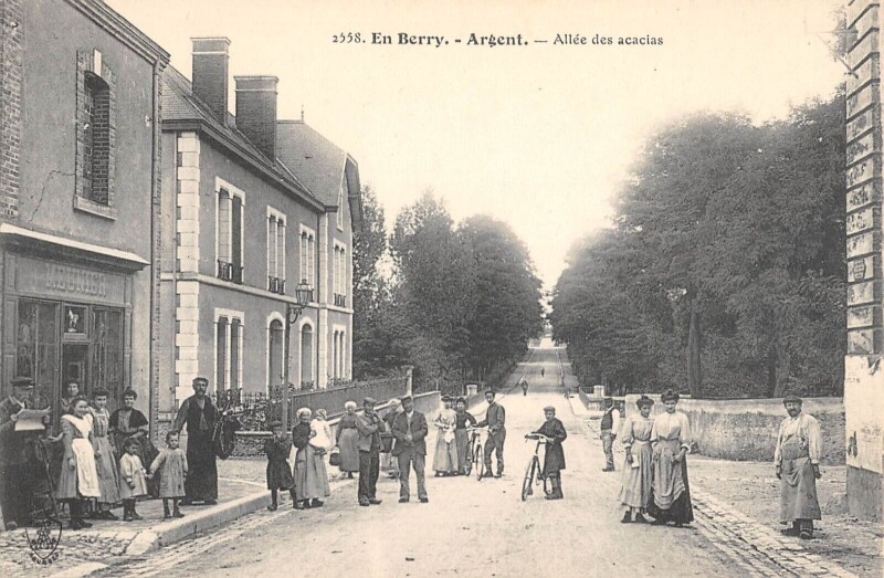 Carte postale ancienne En Berry - Argent - Allee Des Acacias