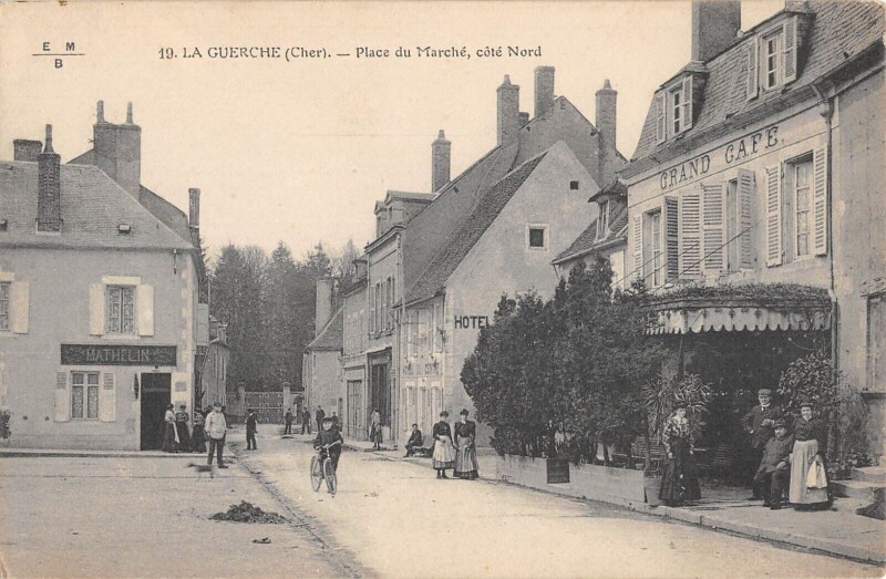 Carte postale ancienne La Guerche - Place Du Marche - Cote Nord