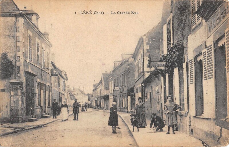 Carte postale ancienne Lere - La Grande Rue