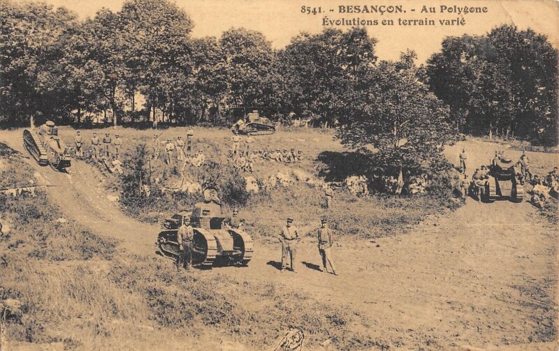Carte postale ancienne Besancon - Au Polygone - Evolutions En Terrain Varie - Tank