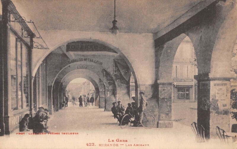 Carte postale ancienne Mirande - Les Arceaux à Mirande
