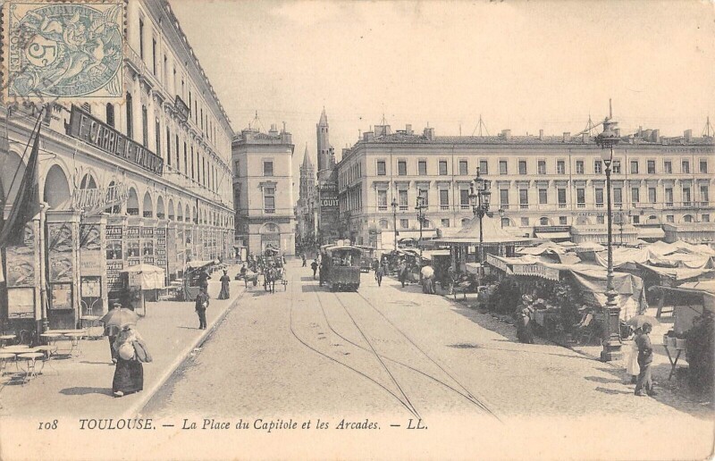 Carte postale ancienne Toulouse - La Place Du Capitole Et Arcades à Toulouse