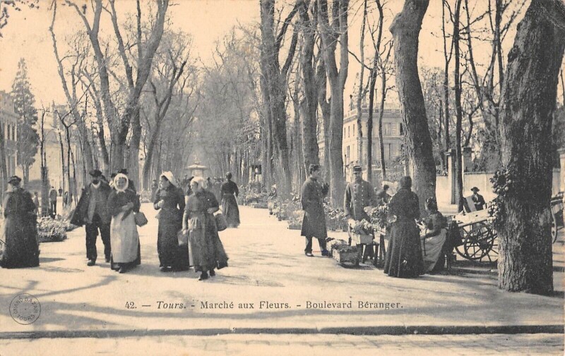 Carte postale ancienne Tours - Marche Aux Fleurs - Boulevard Beranger à Tours