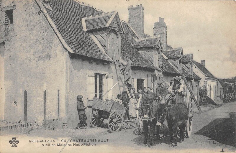 Carte postale ancienne Chateaurenault - Vieilles Maisons Haut Pichon