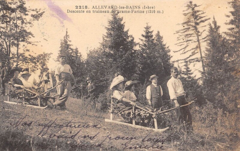 Carte postale ancienne Allevard Les Bains - Descente En Traineau De Brame Farine à Allevard