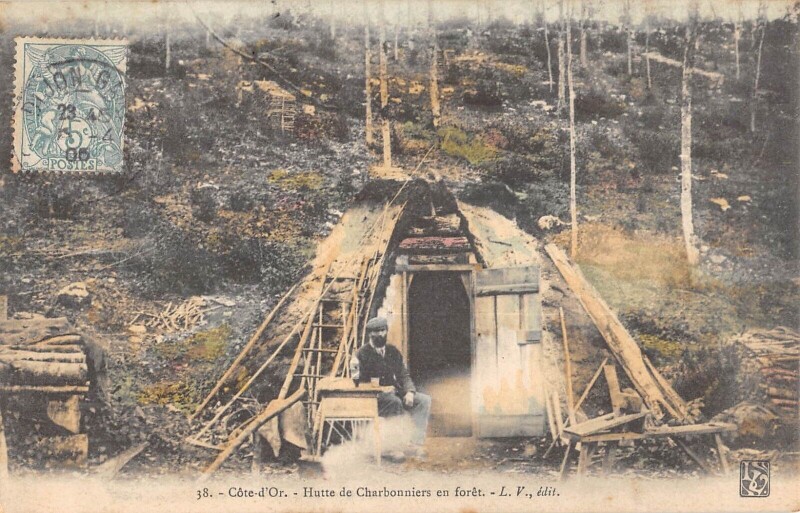 Carte postale ancienne Cote D'Or - Hutte De Charbonniers En Foret