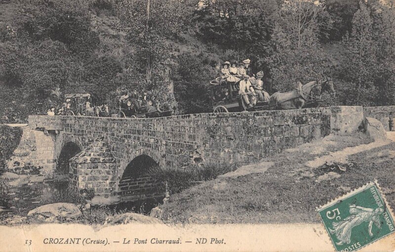 Carte postale ancienne Crozant - Le Pont Charraud à Crozant