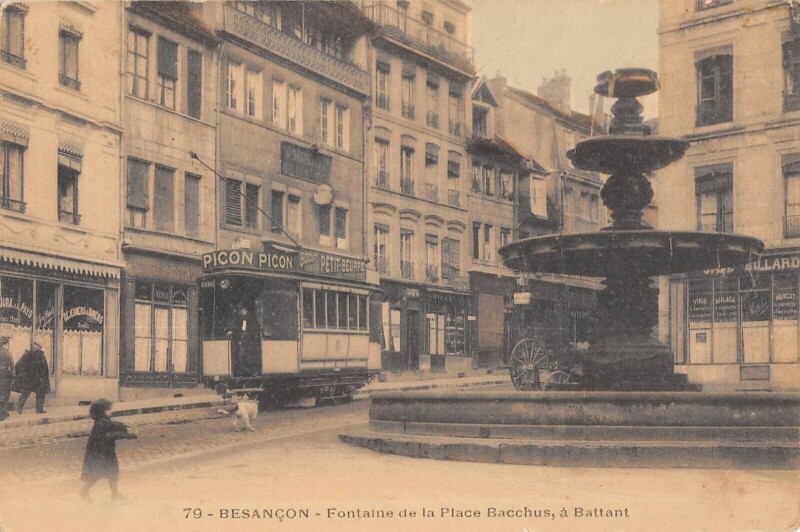 Carte postale ancienne Besancon - Fontaine De La Place Bacchus A Battant - Tramway à Fontain