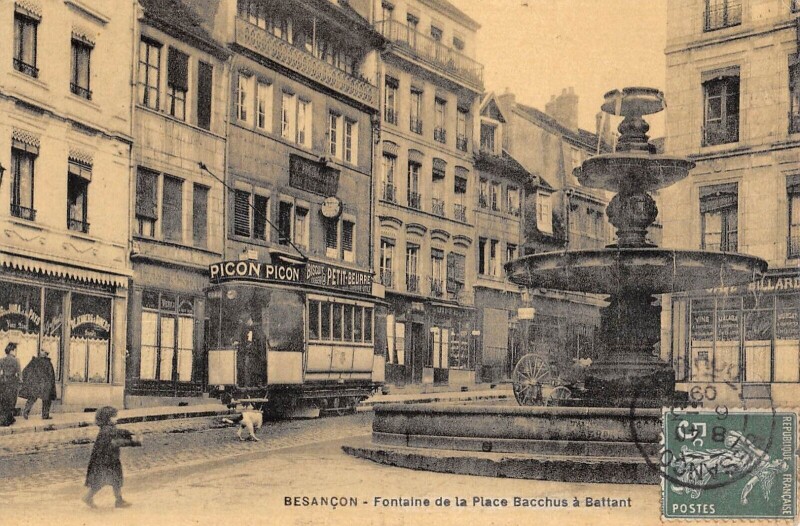 Carte postale ancienne Besancon - Fontaine De La Place Bacchus A Battant - Tramway à Fontain