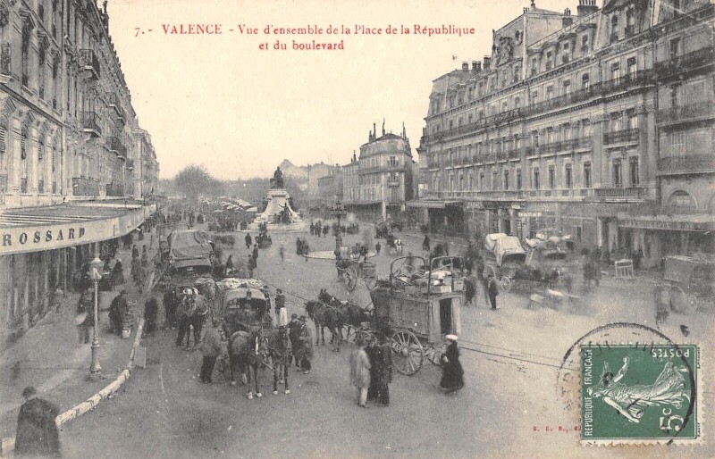 Carte postale ancienne Valence - Vue D'Ensemble Place De La Republique Et Du Boulevard à Valence