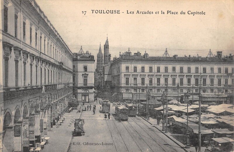 Carte postale ancienne Toulouse - Les Arcades Et Place Du Capitole à Toulouse