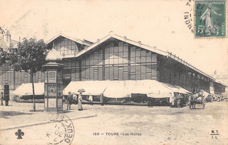 Carte postale ancienne Tours - Les Halles à Tours