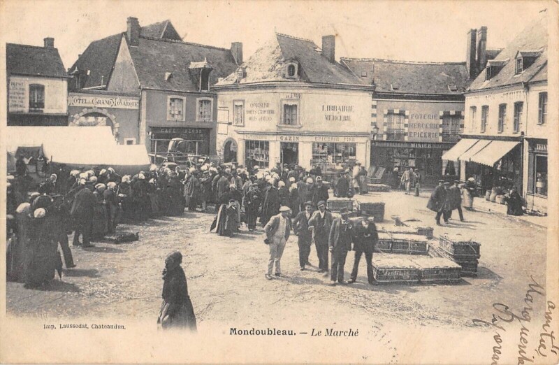 Carte postale ancienne Mondoubleau - Le Marche à Mondoubleau