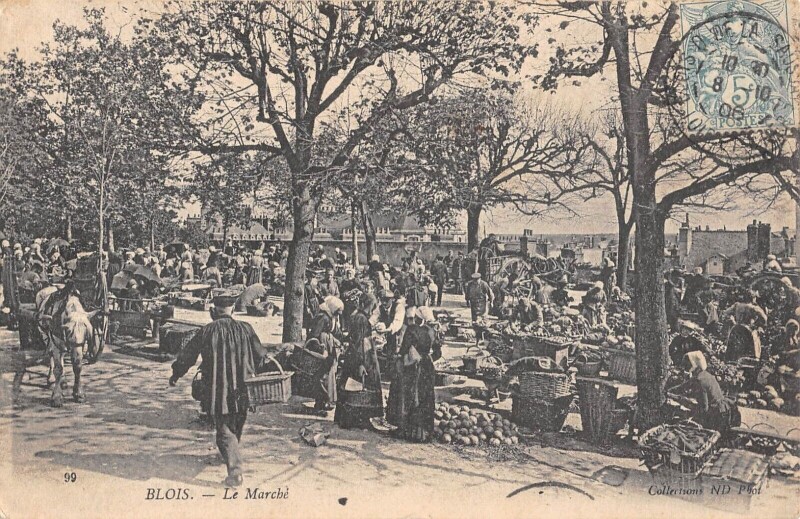 Carte postale ancienne Blois - Le Marche à Blois