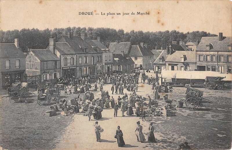 Carte postale ancienne Droue - La Place Un Jour De Marche