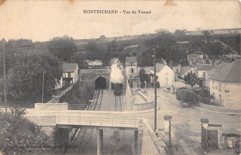 Carte postale ancienne Montrichard - Vue Du Tunnel - Train