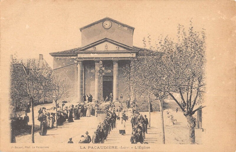 Carte postale ancienne La Pacaudiere - Eglise