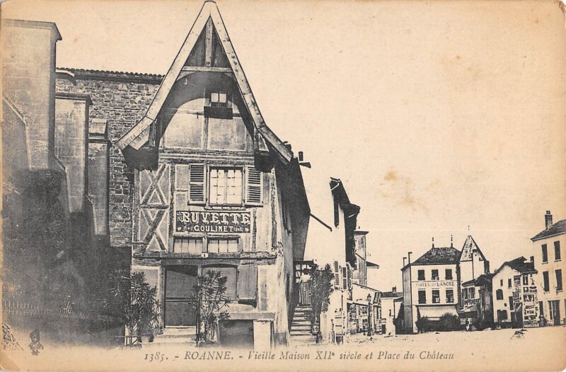 Carte postale ancienne Roanne - Vieille Maison Et Place Du Chateau - Buvette Coulinet à Roanne