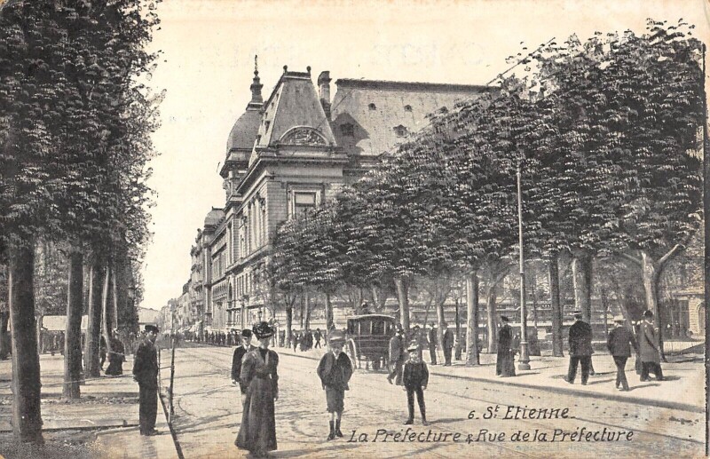 Carte postale ancienne Saint Etienne - La Prefecture Et Rue De La Prefecture