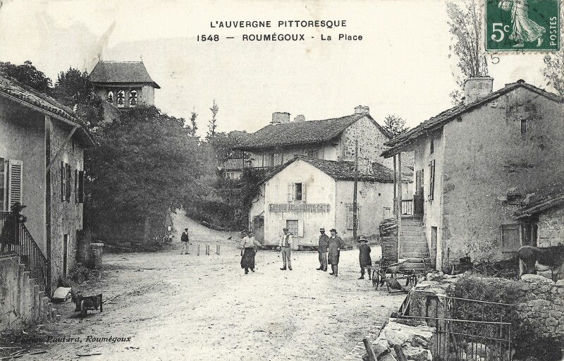 Carte postale ancienne La Place à Roumégoux