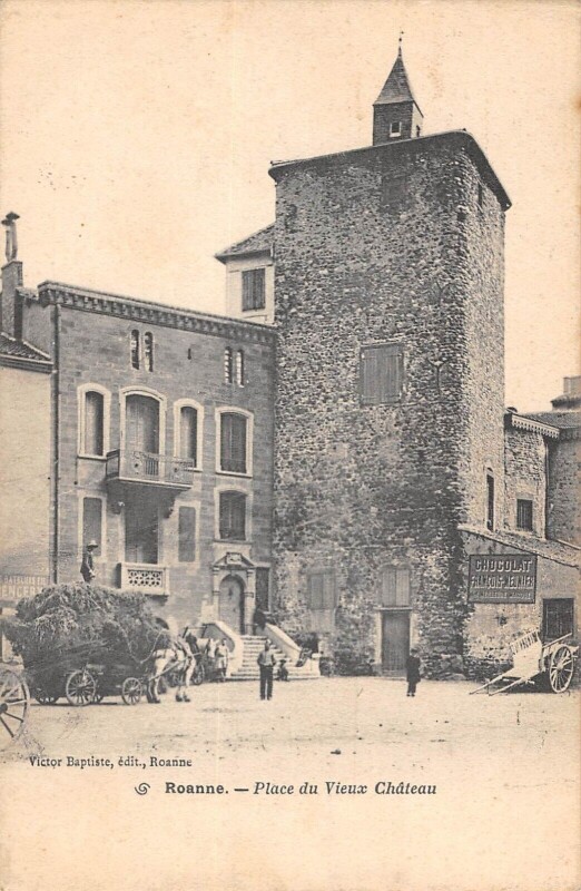 Carte postale ancienne Roanne - Place Du Vieux Chateau à Roanne