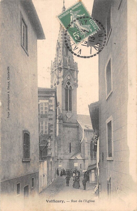 Carte postale ancienne Valfleury - Rue De L'Eglise à Valfleury