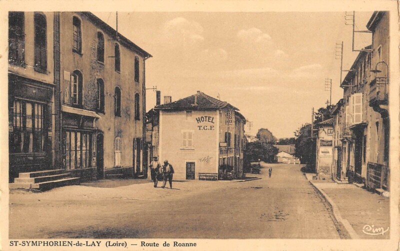Carte postale ancienne Saint Symphorien De Lay - Route De Roanne à Roanne