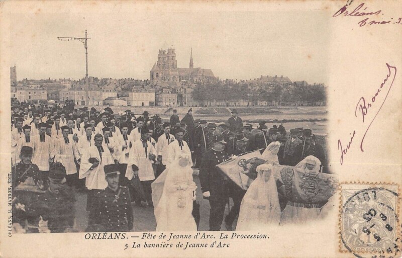 Carte postale ancienne Orleans - Fetes Jeanne D'Arc - Procession - La Banniere