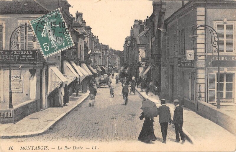 Carte postale ancienne Montargis - La Rue Doree à Montargis