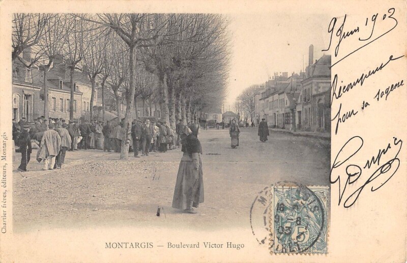 Carte postale ancienne Montargis - Boulevard Victor Hugo à Montargis
