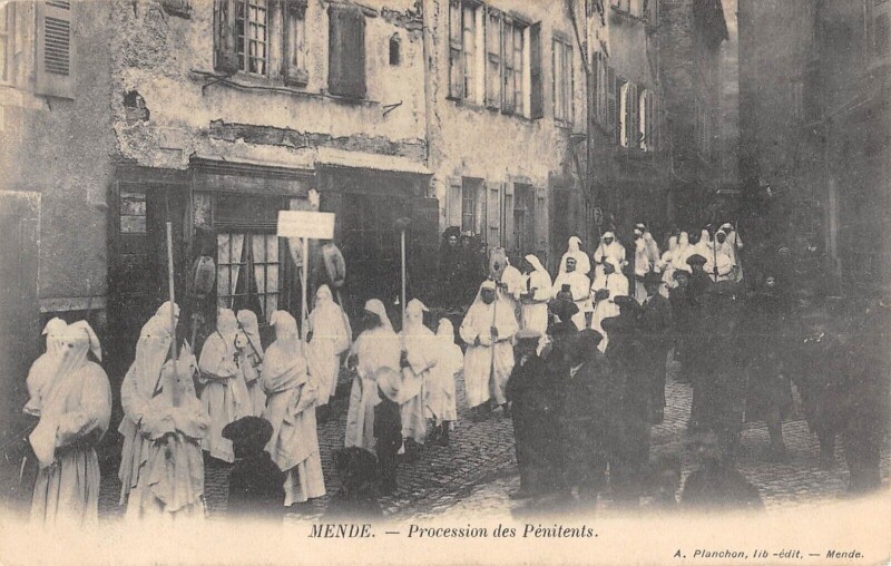 Carte postale ancienne Mende - Procession Des Penitents à Mende