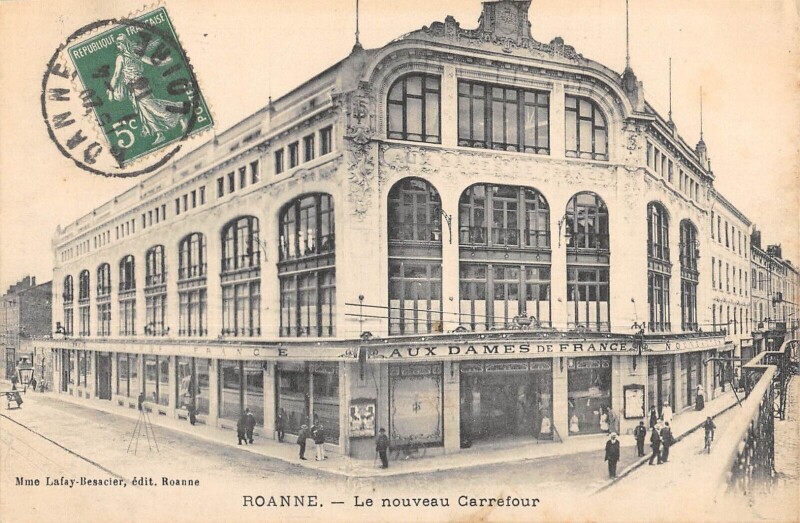 Carte postale ancienne Roanne - Le Nouveau Carrefour à Roanne