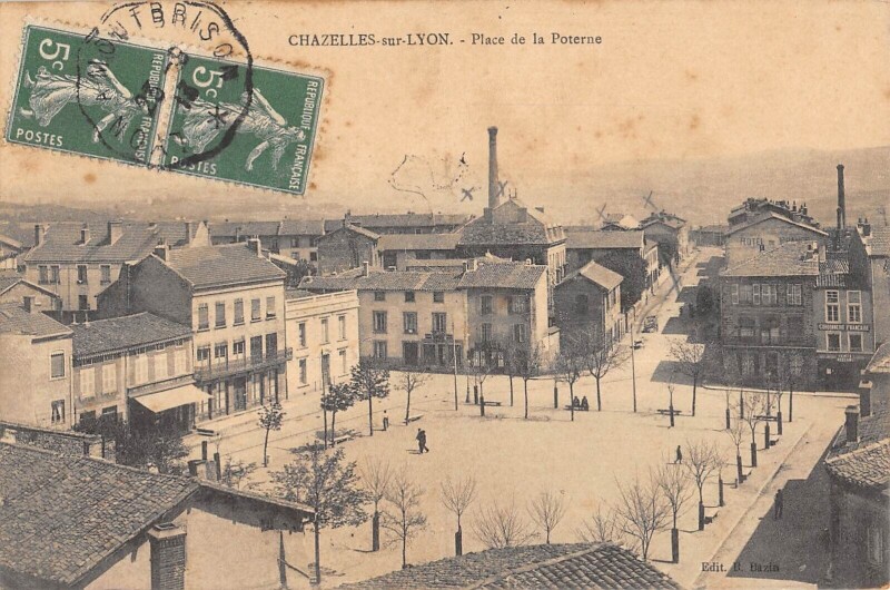 Carte postale ancienne Chazelles Sur Lyon - Place De La Poterne à Chazelles-sur-Lyon