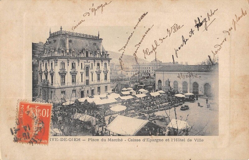 Carte postale ancienne Rive De Gier - Place Du Marche - Caisse D'Epargne à Rive-de-Gier