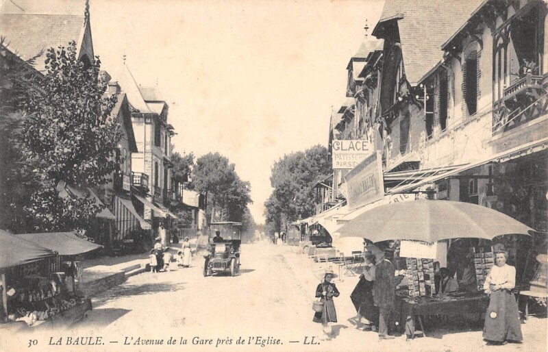 Carte postale ancienne La Baule - L'Avenue De La Gare - Marchand De Cartes Postales