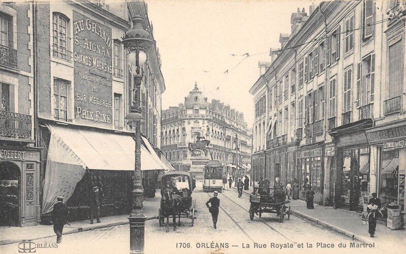 Carte postale ancienne Orleans - Rue Royale Et Place Du Martroi