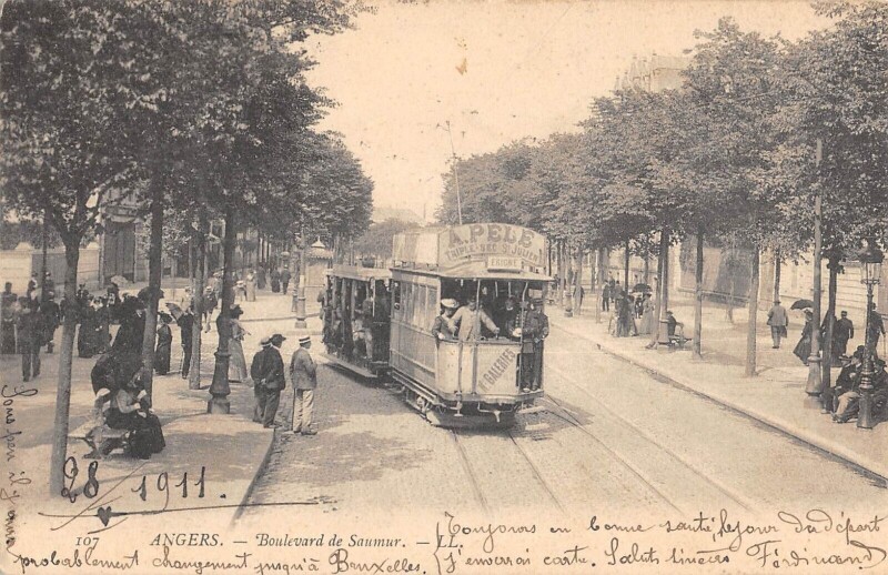 Carte postale ancienne Angers - Boulevard De Saumur - Tramway à Angers