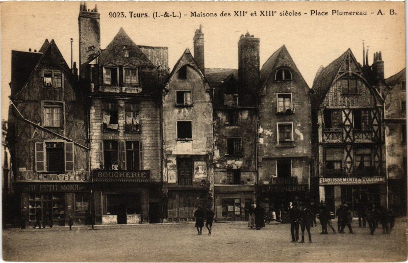 Carte postale ancienne Tours Place Plumereau à Tours