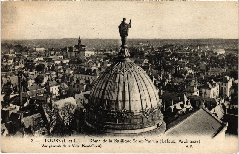 Carte postale ancienne Tours Dome de la Basilique Saint-Martin à Tours