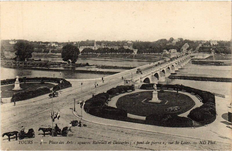 Carte postale ancienne Place des Arts à Tours