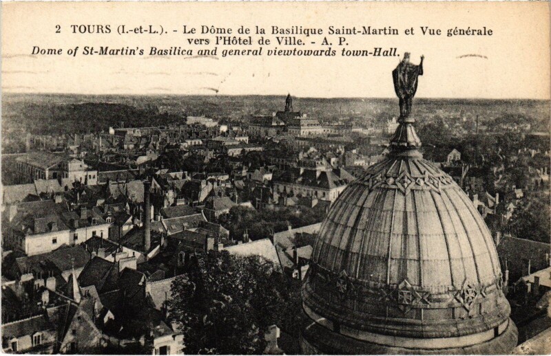 Carte postale ancienne Tours Dome de la Basilique Saint-Martin à Tours