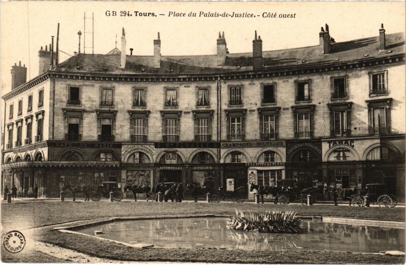Carte postale ancienne Tours Place du Palais à Tours