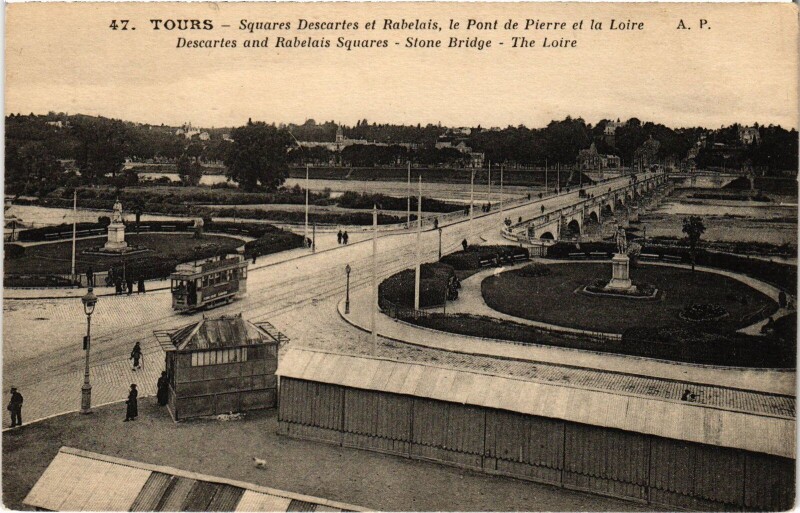 Carte postale ancienne Tours Squares Descartes et Rabelais à Descartes