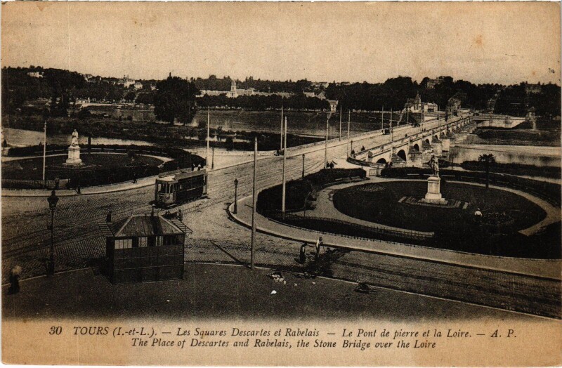 Carte postale ancienne Tours Squares Descartes et Rabelais à Descartes