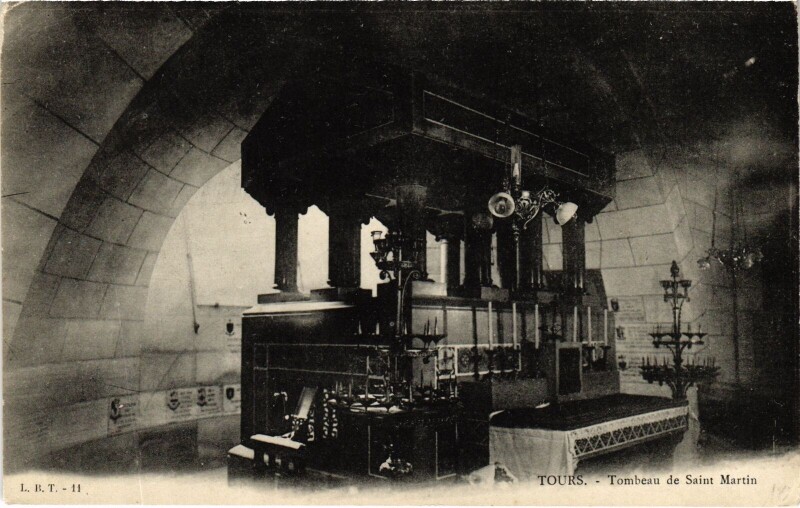 Carte postale ancienne Tours Tombeau de Saint-Martin à Tours