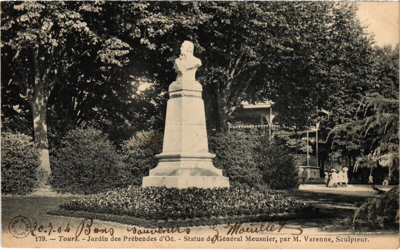 Carte postale ancienne Tours Jardin des Prebendes d'Oe Statue General Meusnier à Tours