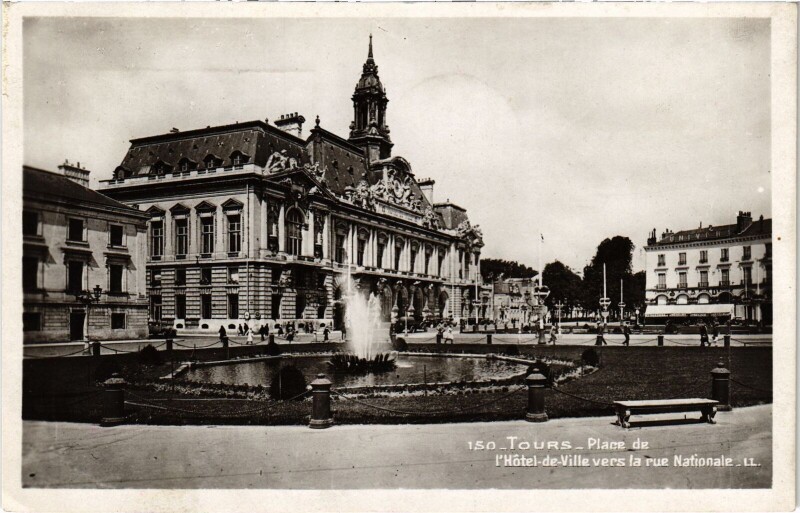 Carte postale ancienne Tours Place de l'Hotel de Ville à Tours